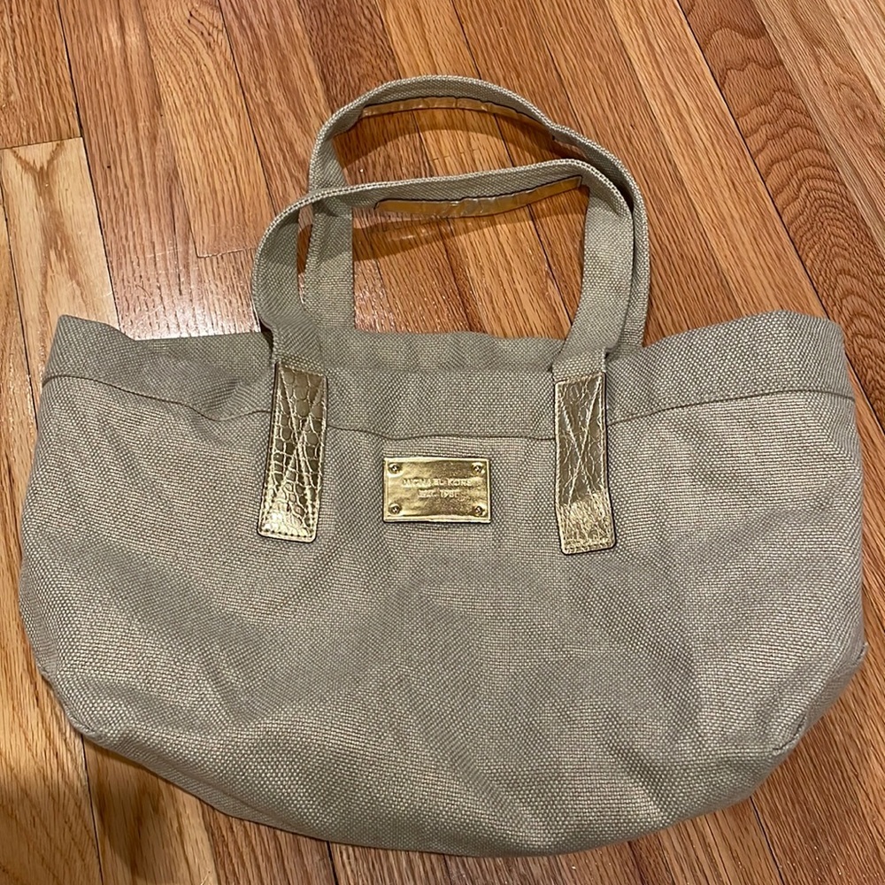 Michael Kors Bag. Small mark on the back. Used lightly.